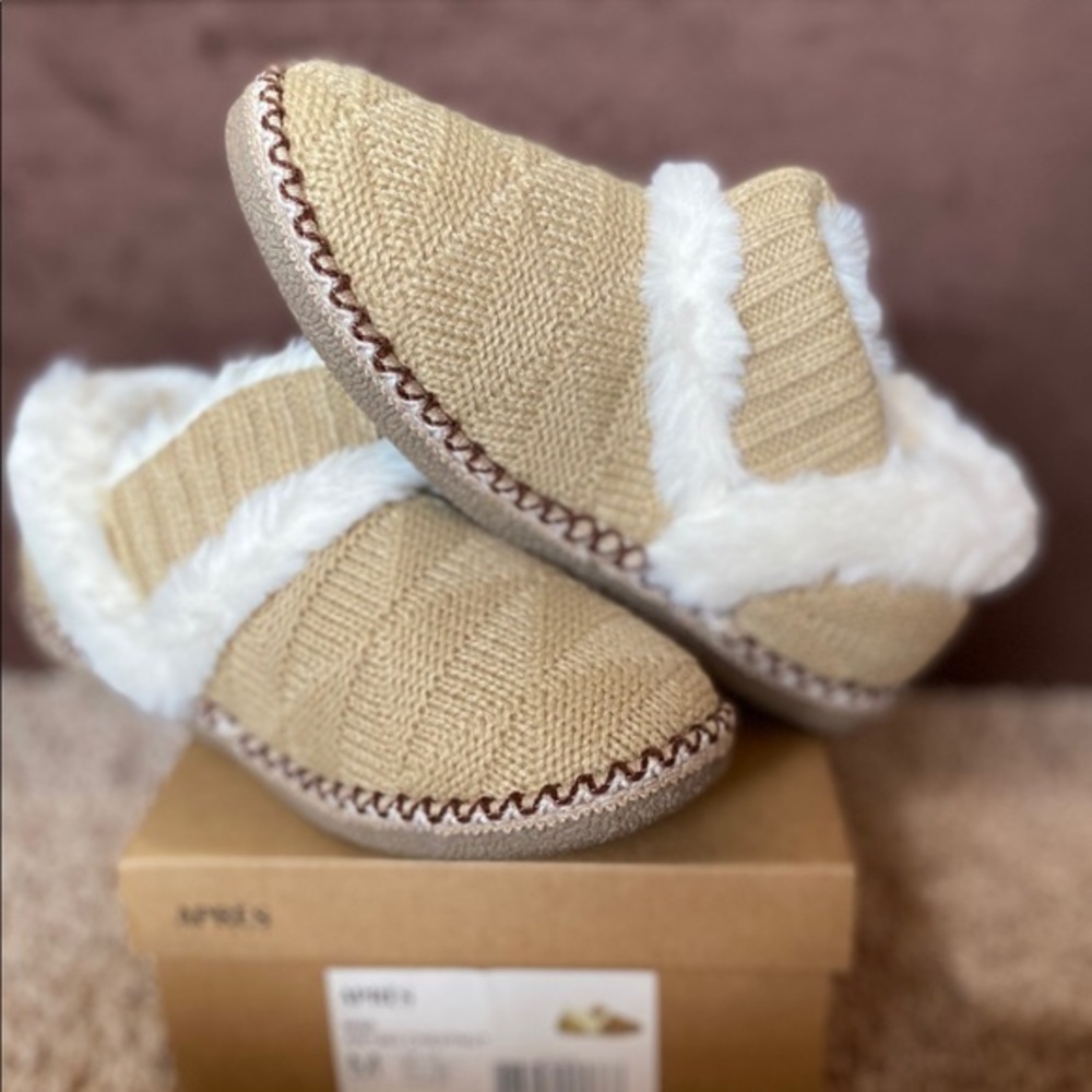 NIB-Lamo Chestnut Knit Slipper